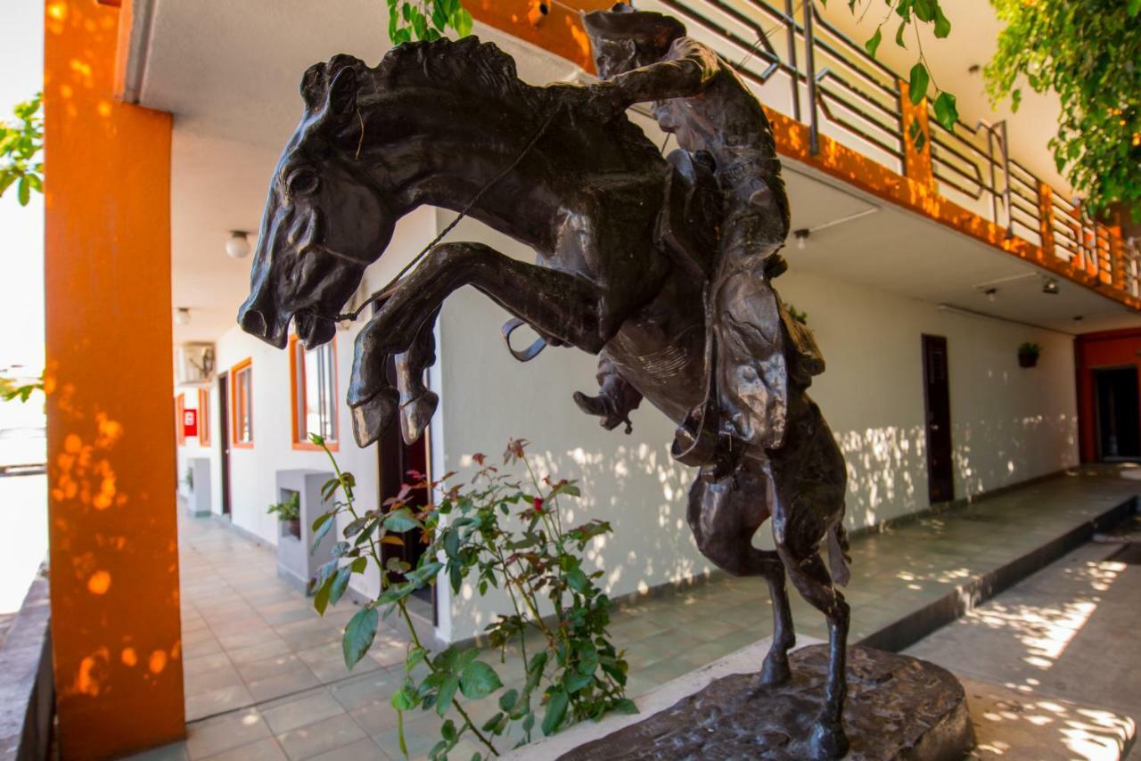 Hotel Cucapa Matamoros  ภายนอก รูปภาพ